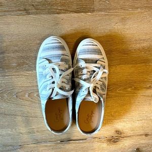 Crown vintage size 6.5 slip-on sneakers